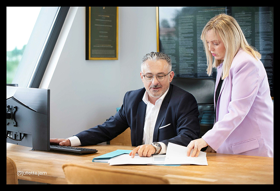 Davis Triquère et Sylvie Sola en réunion chez DT Consulting à Perpignan